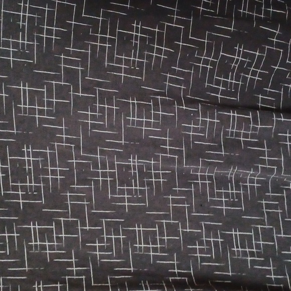 💙🌺Black And White Geometric Pattern T-Shirt - Picture 5 of 10